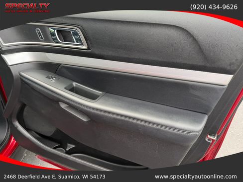 Used 2017 Ford Explorer XLT w/ Equipment Group 201A AWD/4WD image 44