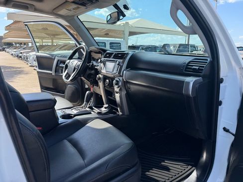 Used 2019 Toyota 4Runner SR5 Premium AWD/4WD image 18