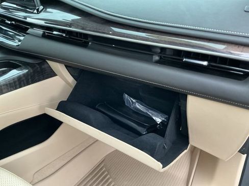 Used 2021 Cadillac Escalade ESV Premium Luxury w/ Driver Assist Tech Package image 28