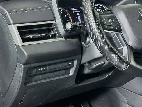 Used 2024 Mitsubishi Outlander SE image 17