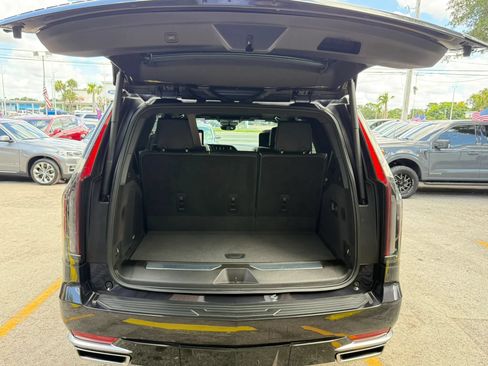 Used 2024 Cadillac Escalade Premium Luxury AWD/4WD image 21