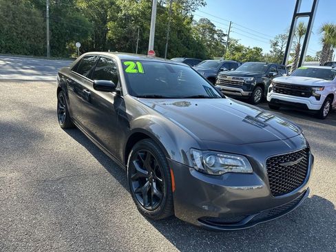 Used 2021 Chrysler 300 Touring w/ Sport Appearance Package RWD image 10