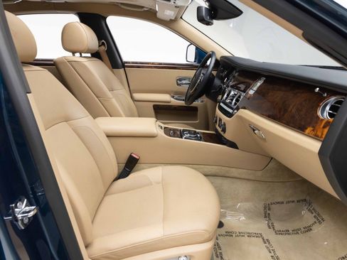 Used 2010 Rolls-Royce Ghost RWD image 28
