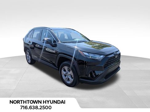 Used 2025 Toyota RAV4 XLE AWD/4WD image 10
