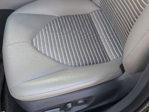 Used 2018 Toyota Camry SE image 13