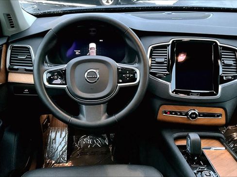 Certified 2024 Volvo XC90 B6 Plus w/ Protection Package Premier image 5