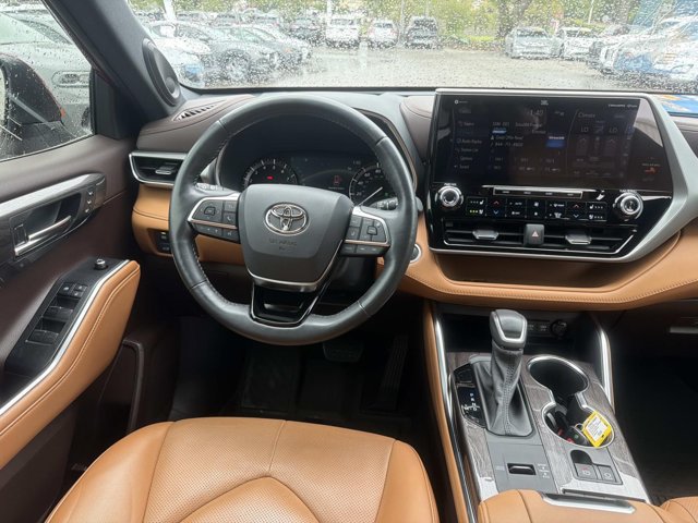 Certified 2021 Toyota Highlander Platinum FWD image 23