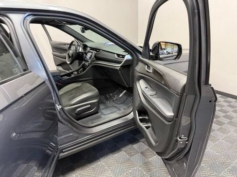 Used 2023 Jeep Grand Cherokee L Laredo AWD/4WD image 24