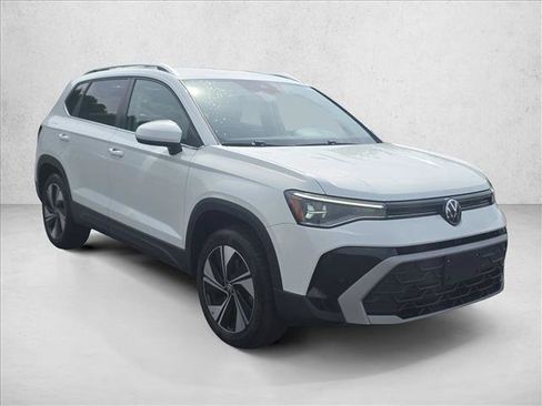 Certified 2025 Volkswagen Taos SE AWD/4WD image 3