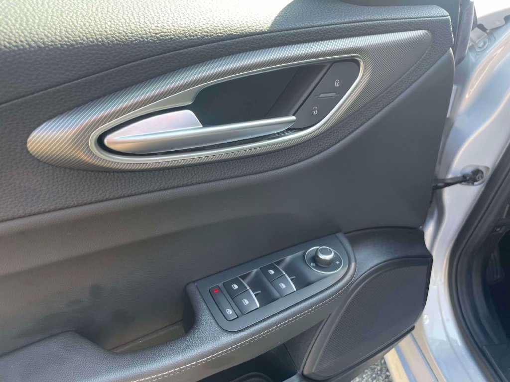 Used 2025 Alfa Romeo Giulia AWD image 17