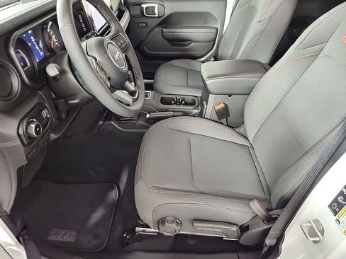 New 2025 Jeep Wrangler Unlimited Rubicon w/ Technology Group image 18