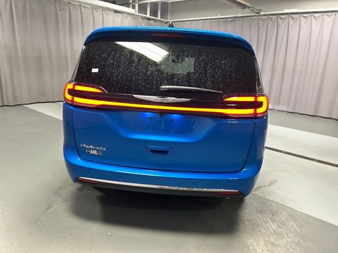 New 2026 Chrysler Pacifica Select image 6