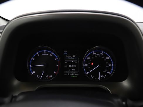 Used 2016 Toyota RAV4 Limited image 28