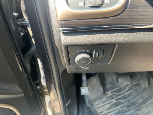 Used 2017 Jeep Grand Cherokee Overland w/ Jeep Active Safety Group AWD/4WD image 8