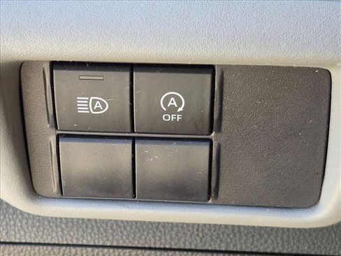 Used 2023 Toyota Highlander L FWD image 12