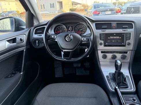Used 2017 Volkswagen Golf S image 20