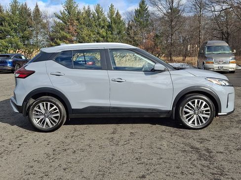 Certified 2024 Nissan Kicks SV image 7