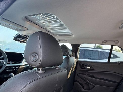 New 2025 Chevrolet Trax LT w/ Sunroof Package image 5