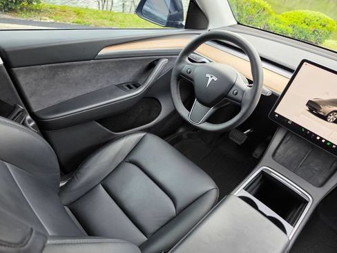 Used 2024 Tesla Model Y Long Range AWD/4WD image 44