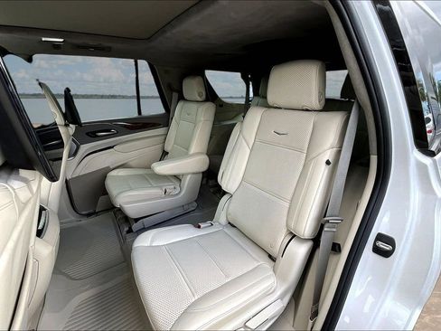 Used 2023 Cadillac Escalade Sport Platinum w/ Heavy-Duty Trailer Package AWD/4WD image 21