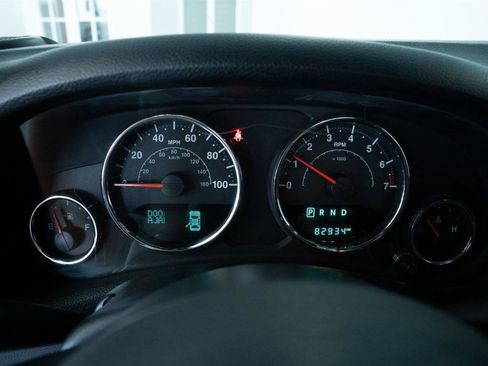 Used 2015 Jeep Wrangler Unlimited Sahara w/ Connectivity Group AWD/4WD image 16