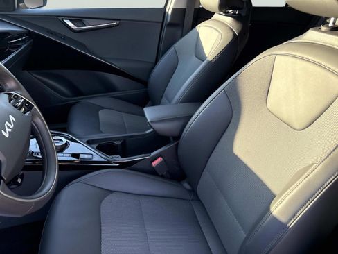 Used 2024 Kia Niro EX w/ EX Cold Weather Package image 28