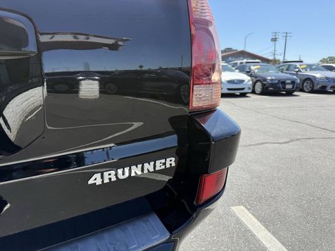 Used 2004 Toyota 4Runner SR5 AWD/4WD image 22