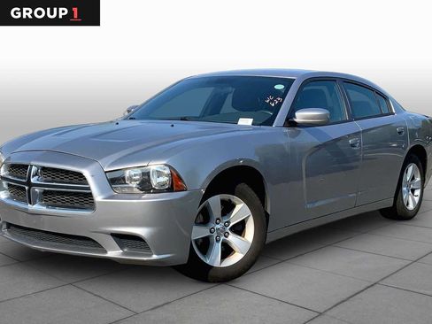 Used 2014 Dodge Charger SE RWD image 1