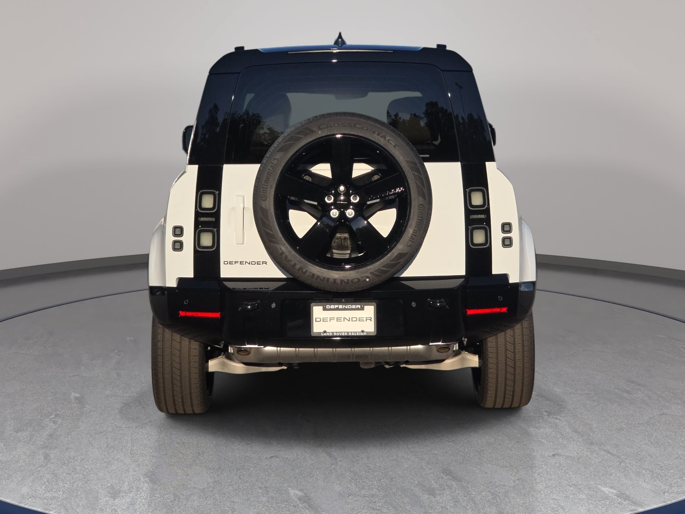 New 2026 Land Rover Defender 110 X-Dynamic SE AWD/4WD image 6