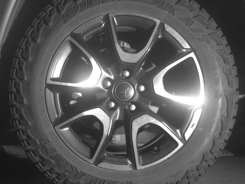 Used 2025 Jeep Compass Trailhawk AWD/4WD image 14