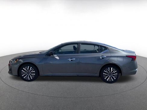 Used 2025 Nissan Altima 2.5 SV FWD image 9