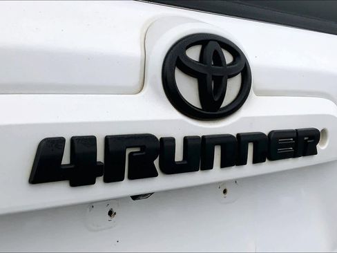 Used 2016 Toyota 4Runner SR5 image 28