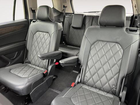 Certified 2025 Volkswagen Atlas SEL Premium R-Line image 17