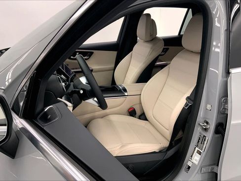 Used 2026 Mercedes-Benz GLC 300 image 22