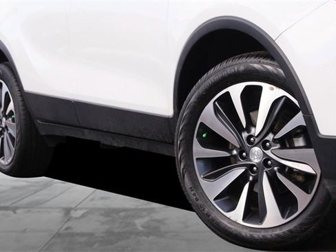 Used 2022 Buick Encore Preferred w/ Safety Package image 3