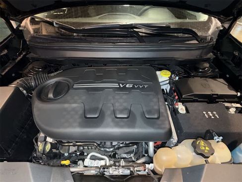 Used 2022 Jeep Cherokee Limited image 10