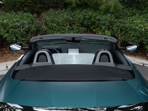 Used 2023 Aston Martin V8 Vantage Roadster image 9