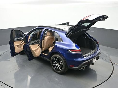 Certified 2023 Porsche Macan AWD/4WD image 28