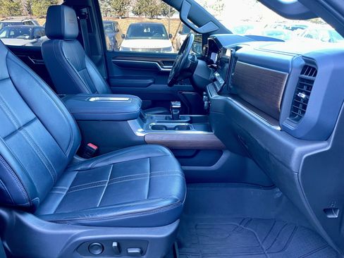 Used 2022 Chevrolet Silverado 1500 High Country w/ High Country Premium Package image 15