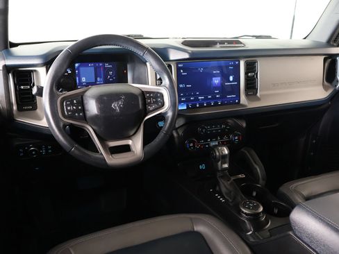 Used 2024 Ford Bronco Outer Banks AWD/4WD image 2