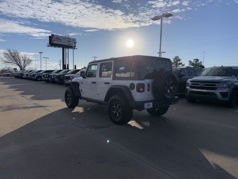 Used 2018 Jeep Wrangler Unlimited Rubicon w/ Dual Top Group image 6