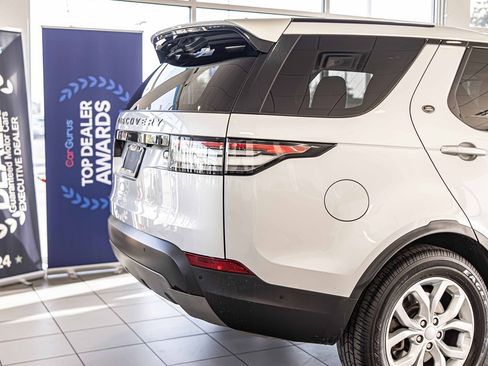 Used 2020 Land Rover Discovery SE image 13