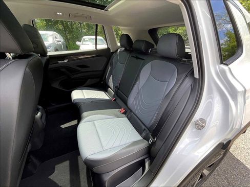 New 2025 Volkswagen Tiguan SE image 15