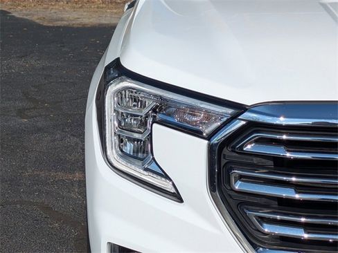 Used 2023 GMC Terrain SLT image 10