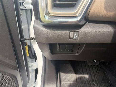 Used 2025 GMC Canyon Denali AWD/4WD image 19