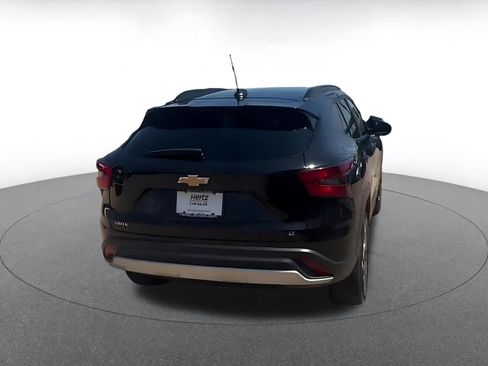 Used 2025 Chevrolet Trax LT w/ LT Convenience Package FWD image 12