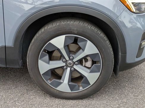 Certified 2023 Volvo XC40 B5 Plus w/ Protection Package Premier image 12