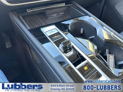 Used 2025 Volkswagen Atlas SE image 19