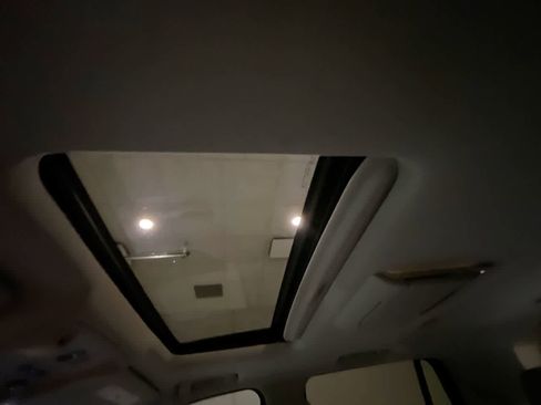 Used 2015 Cadillac Escalade Premium image 22