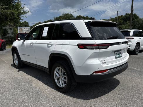 Used 2024 Jeep Grand Cherokee Laredo X w/ Luxury Tech Group I AWD/4WD image 3
